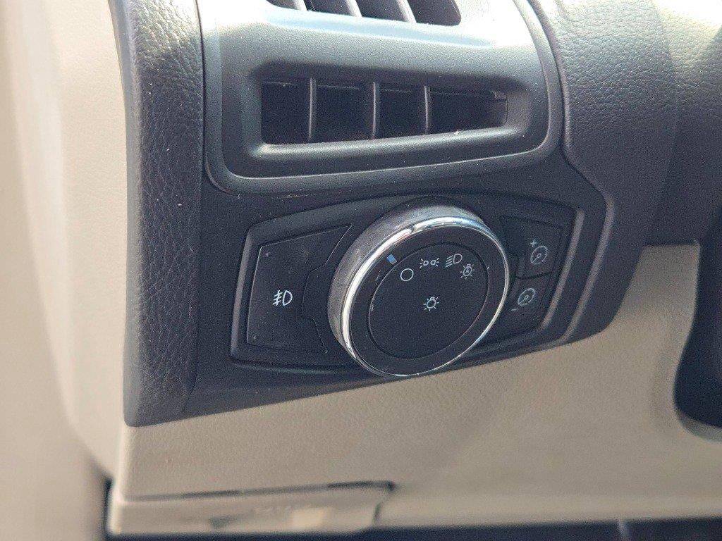 2012 Ford Focus SE 18