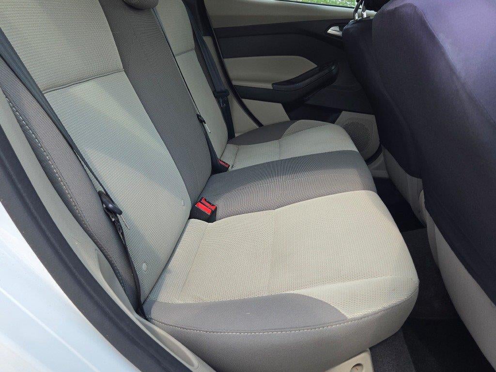 2012 Ford Focus SE 7