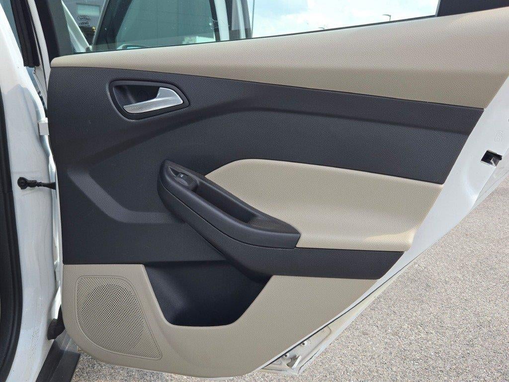 2012 Ford Focus SE 8