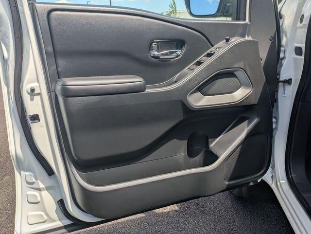2025 Nissan Frontier Crew Cab SV