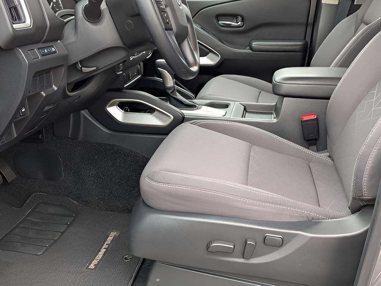 2025 Nissan Frontier Crew Cab SV