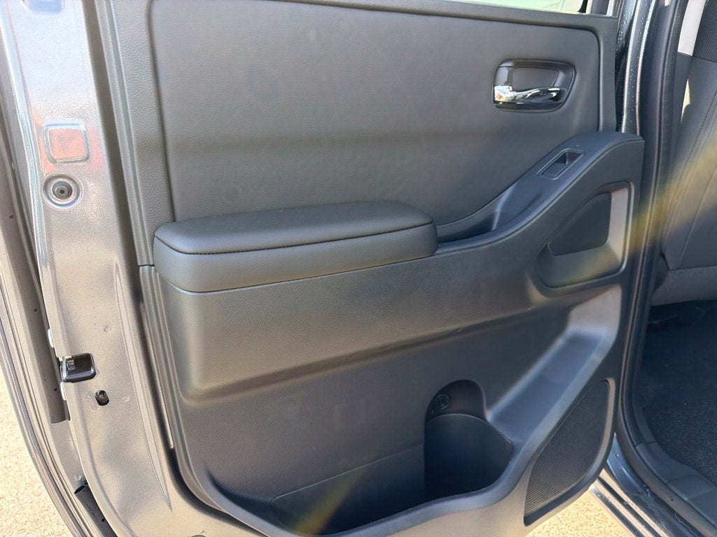 2027 Nissan Frontier SV