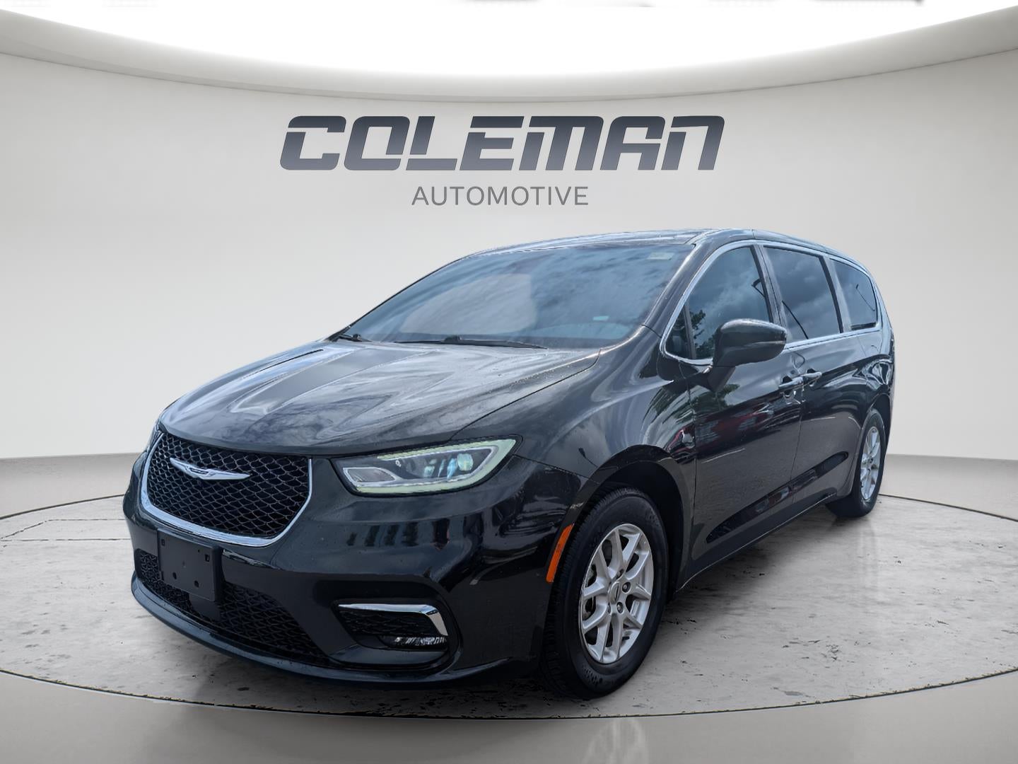 2023 Chrysler Pacifica Touring L's photo