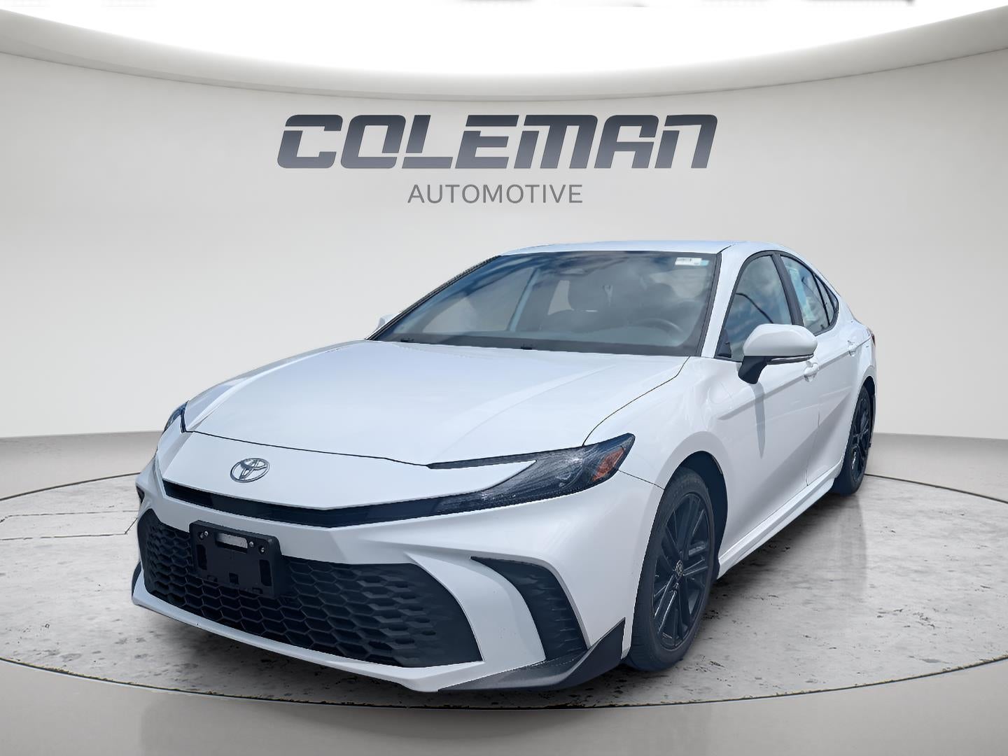 2025 Toyota Camry SE Hybrid's photo