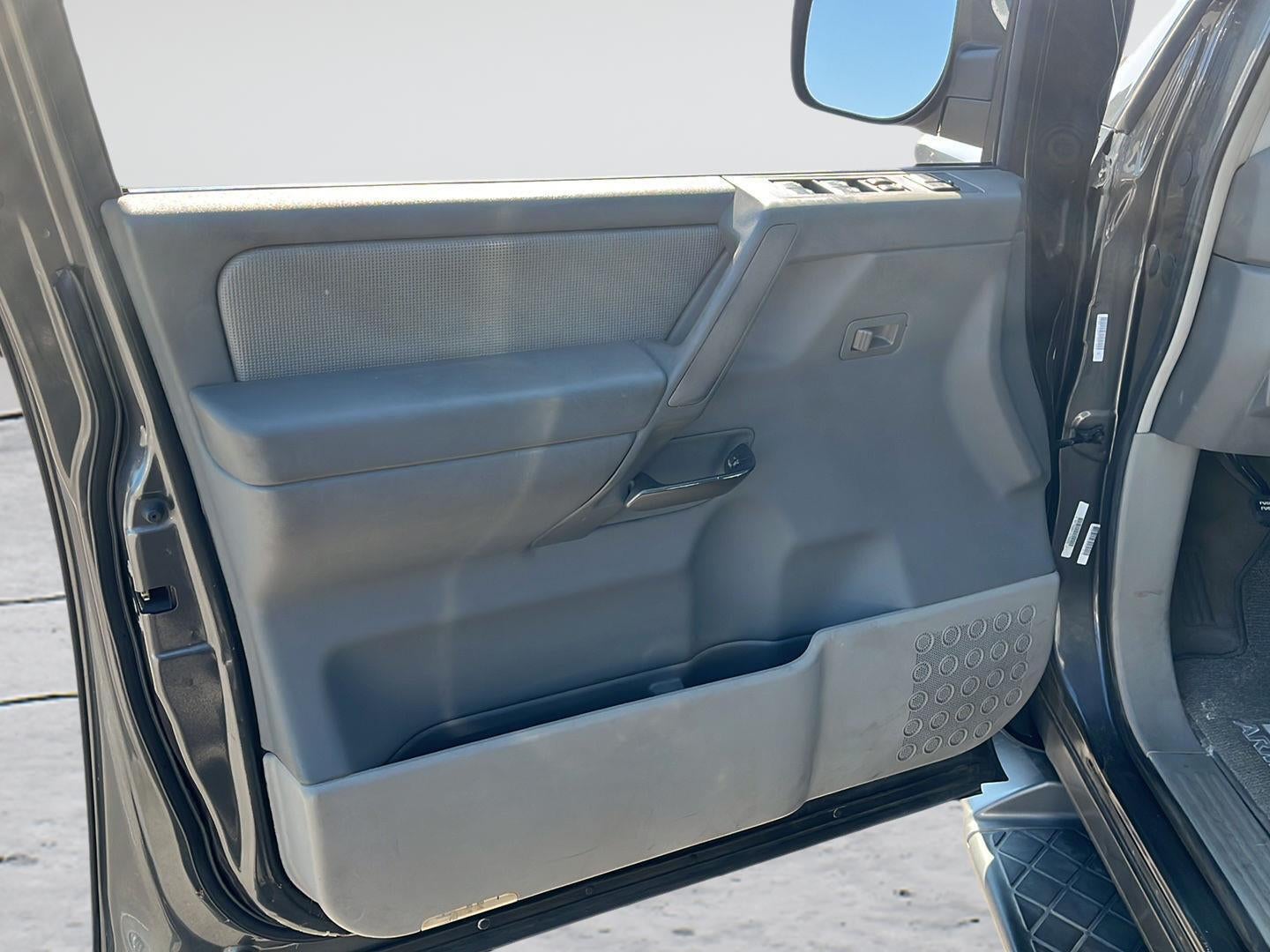 2004 Nissan Pathfinder Armada SE