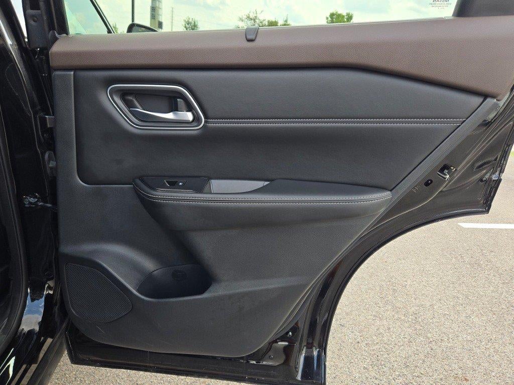 2021 Nissan Rogue SV 10