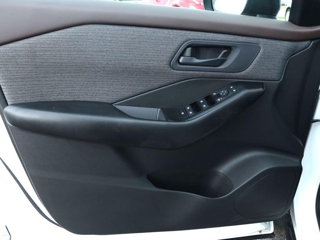 2023 Nissan Rogue S 16