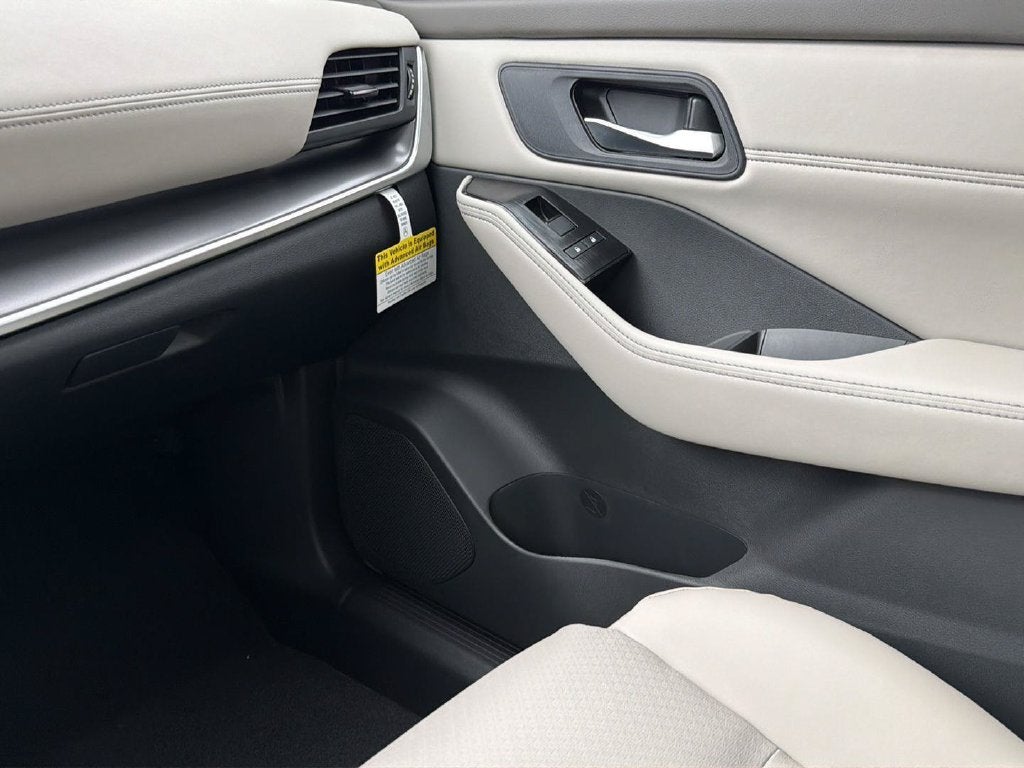 2026 Nissan Rogue Dark Armor 25