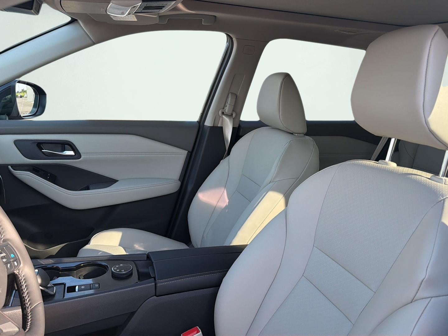 2026 Nissan Rogue Dark Armor 8