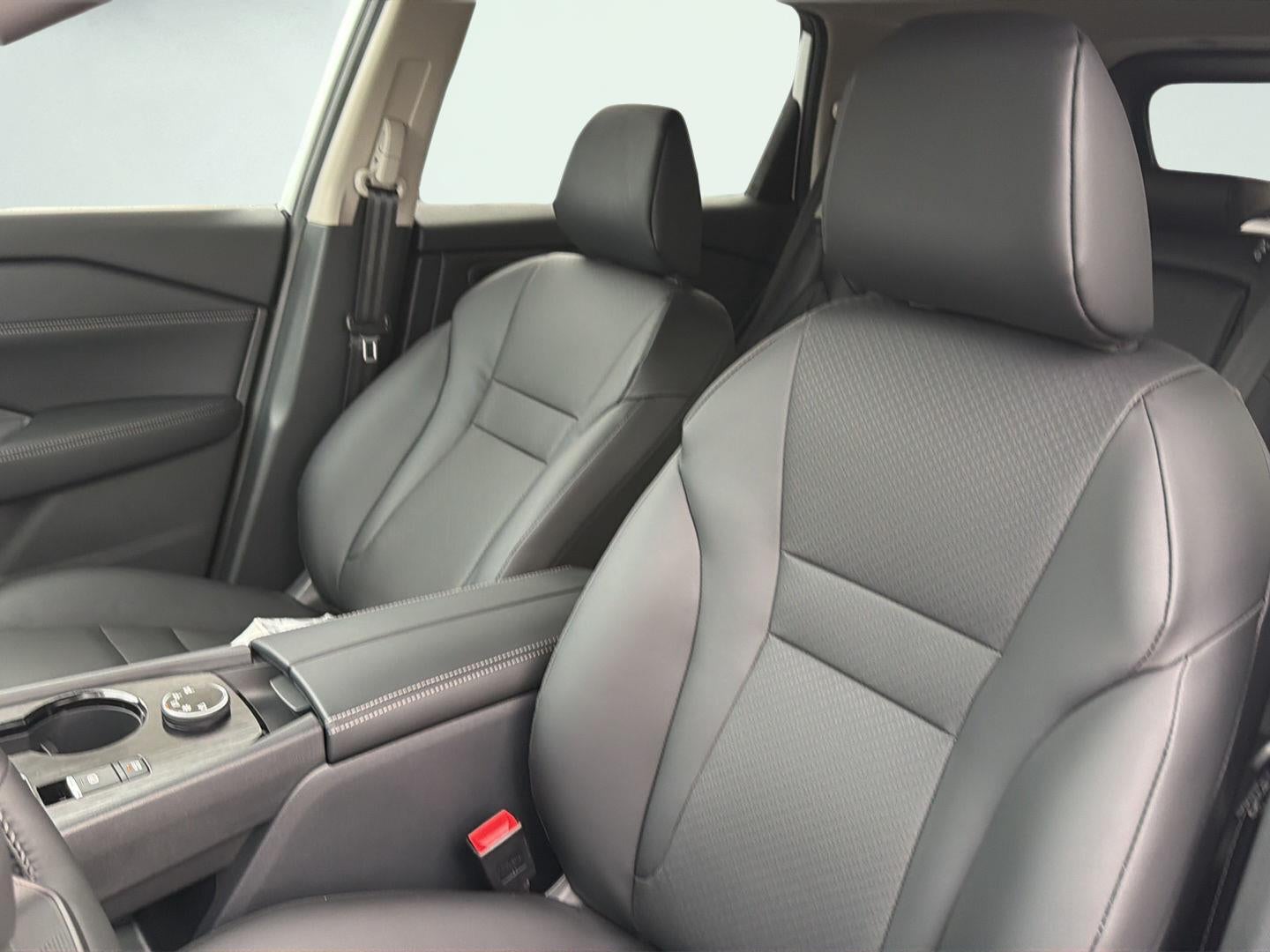 2026 Nissan Rogue Dark Armor 12