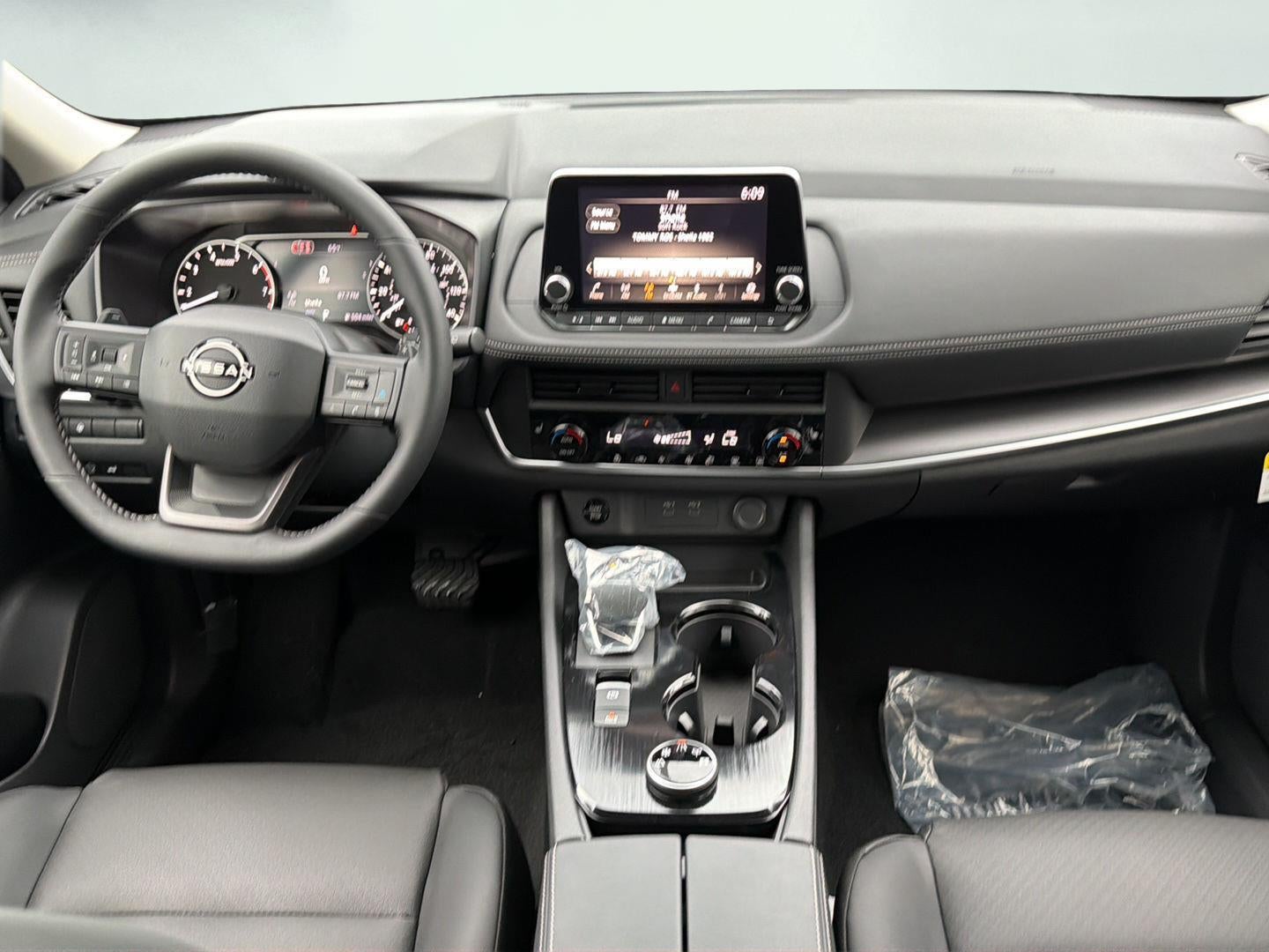 2026 Nissan Rogue Dark Armor 13