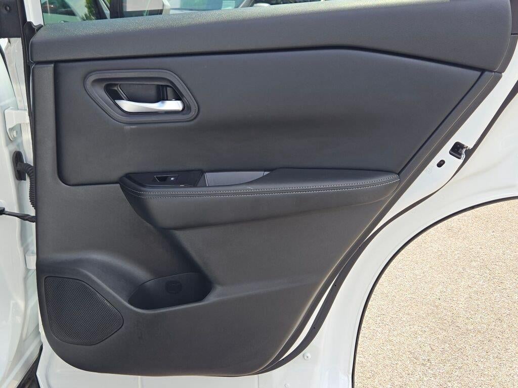 2024 Nissan Rogue SV 9