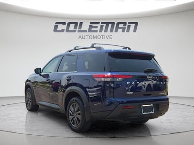 2022 Nissan Pathfinder SV