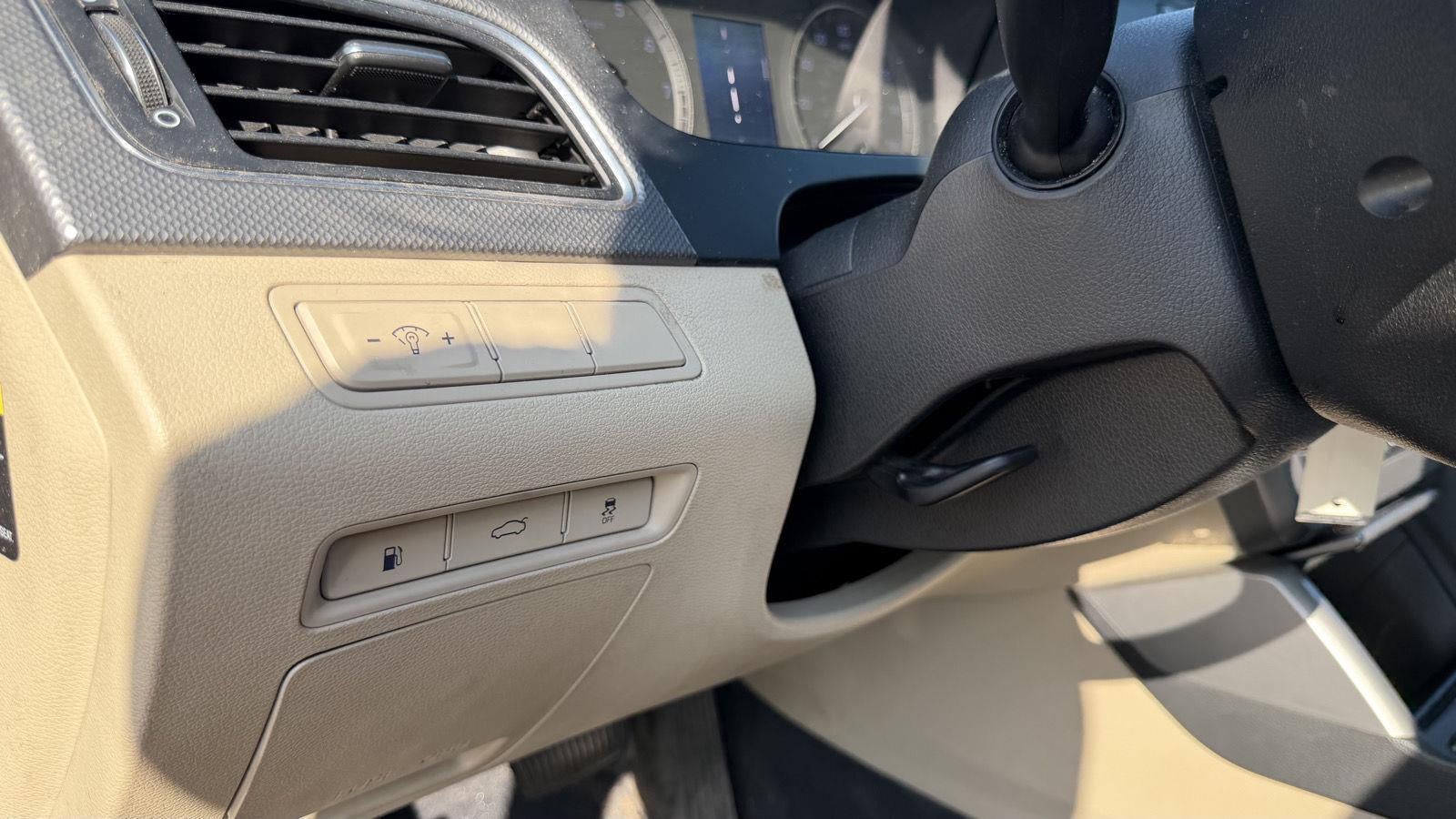 2015 Hyundai Sonata 24L SE 10