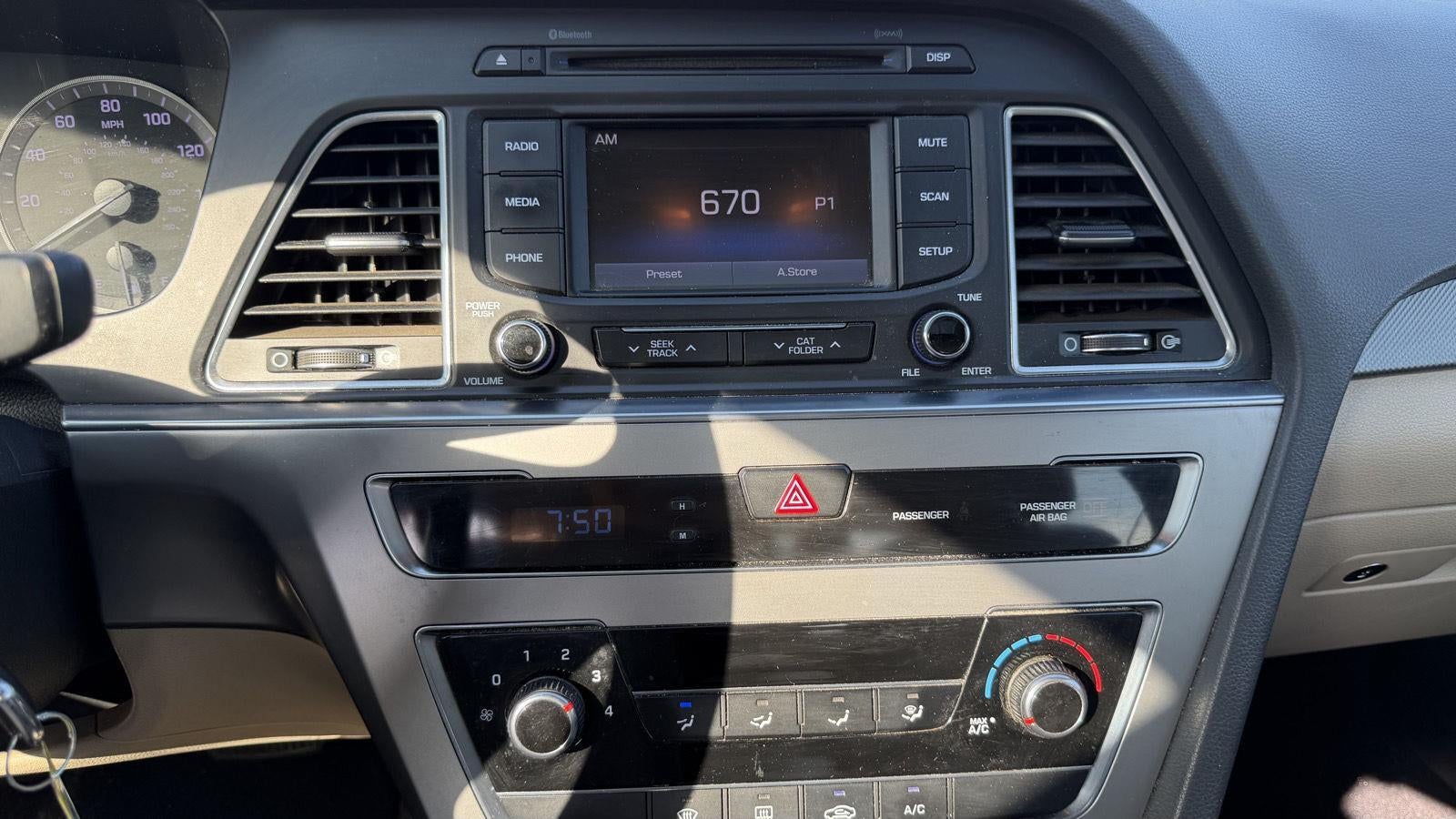 2015 Hyundai Sonata 24L SE 16