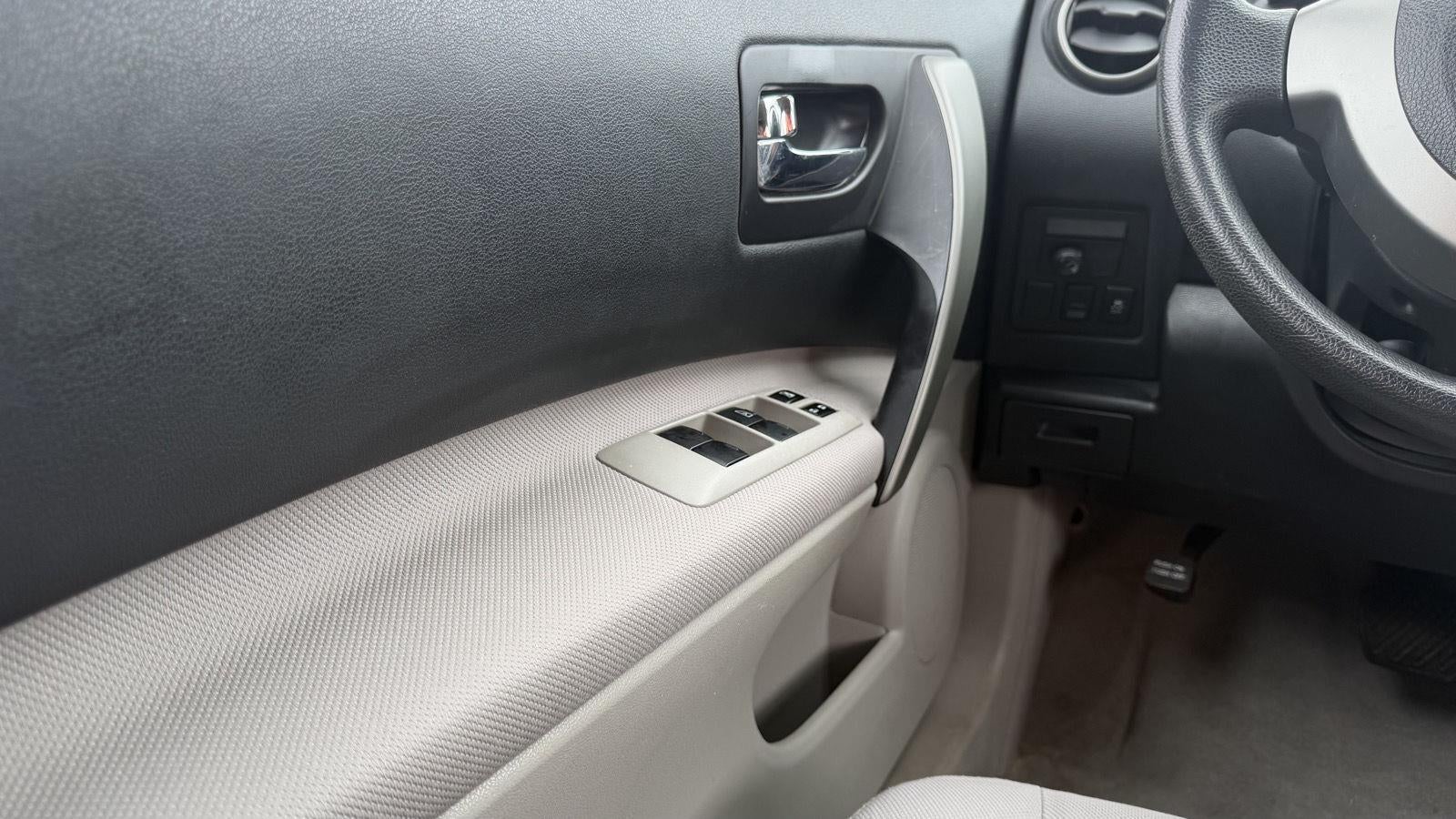 2013 Nissan Rogue S 25
