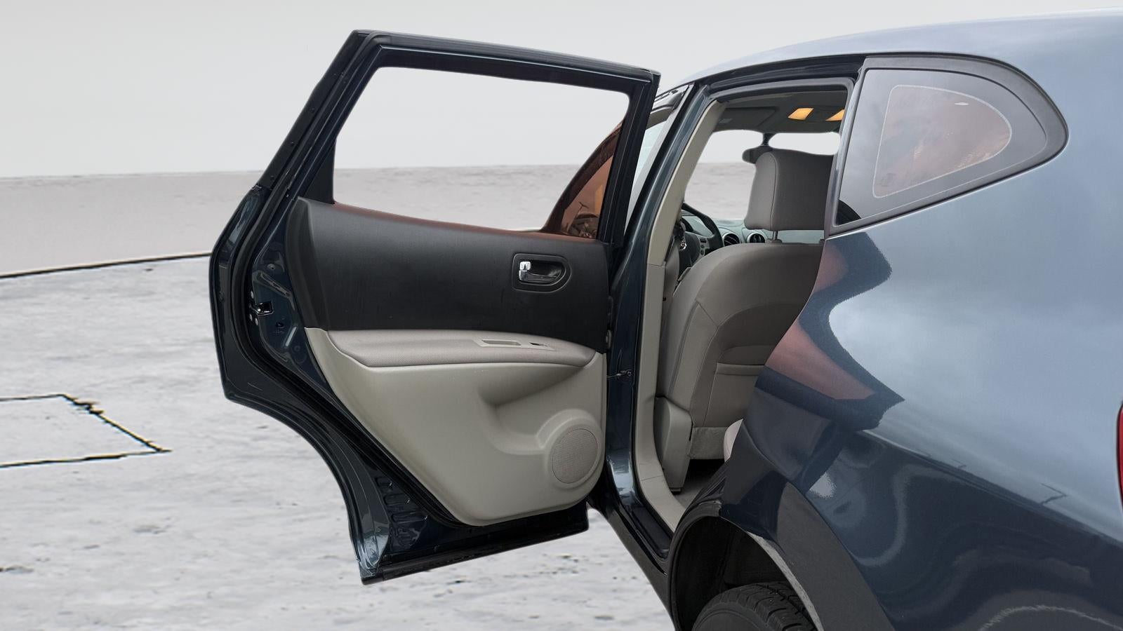 2013 Nissan Rogue S 26