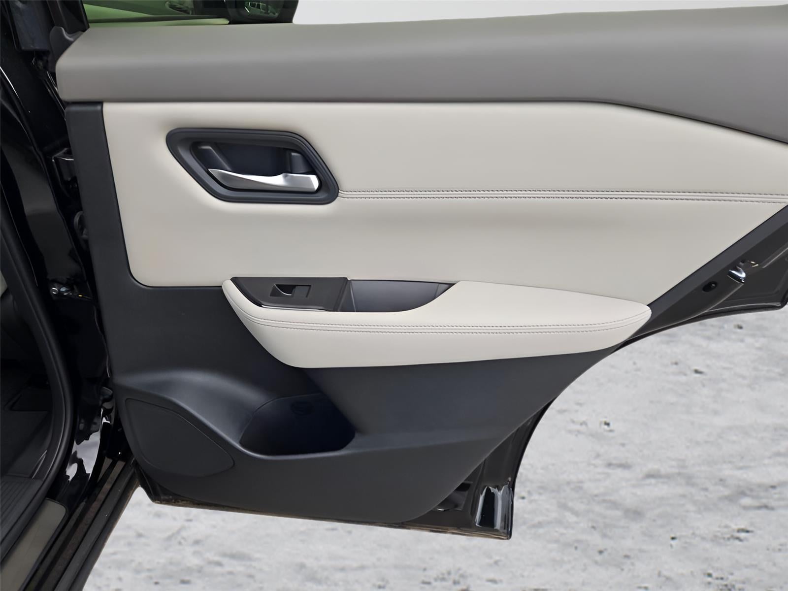 2026 Nissan Rogue Dark Armor 10