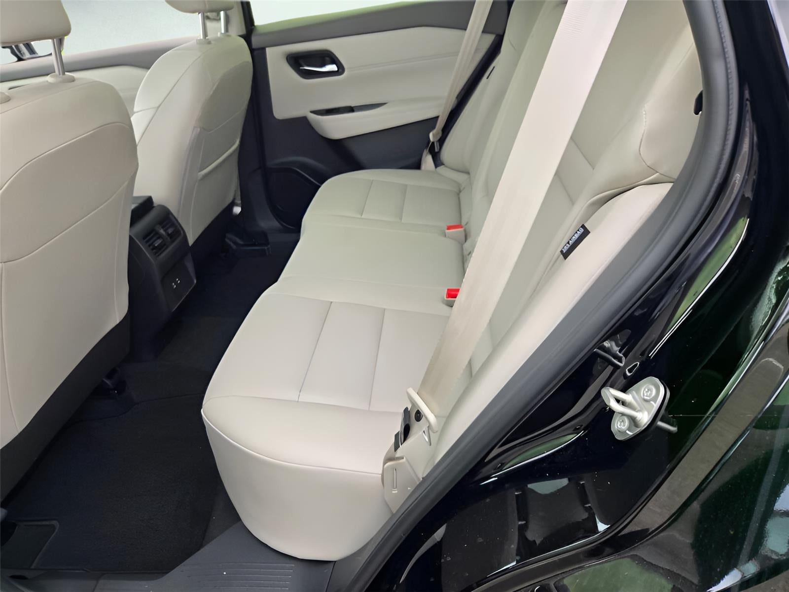 2026 Nissan Rogue Dark Armor 14