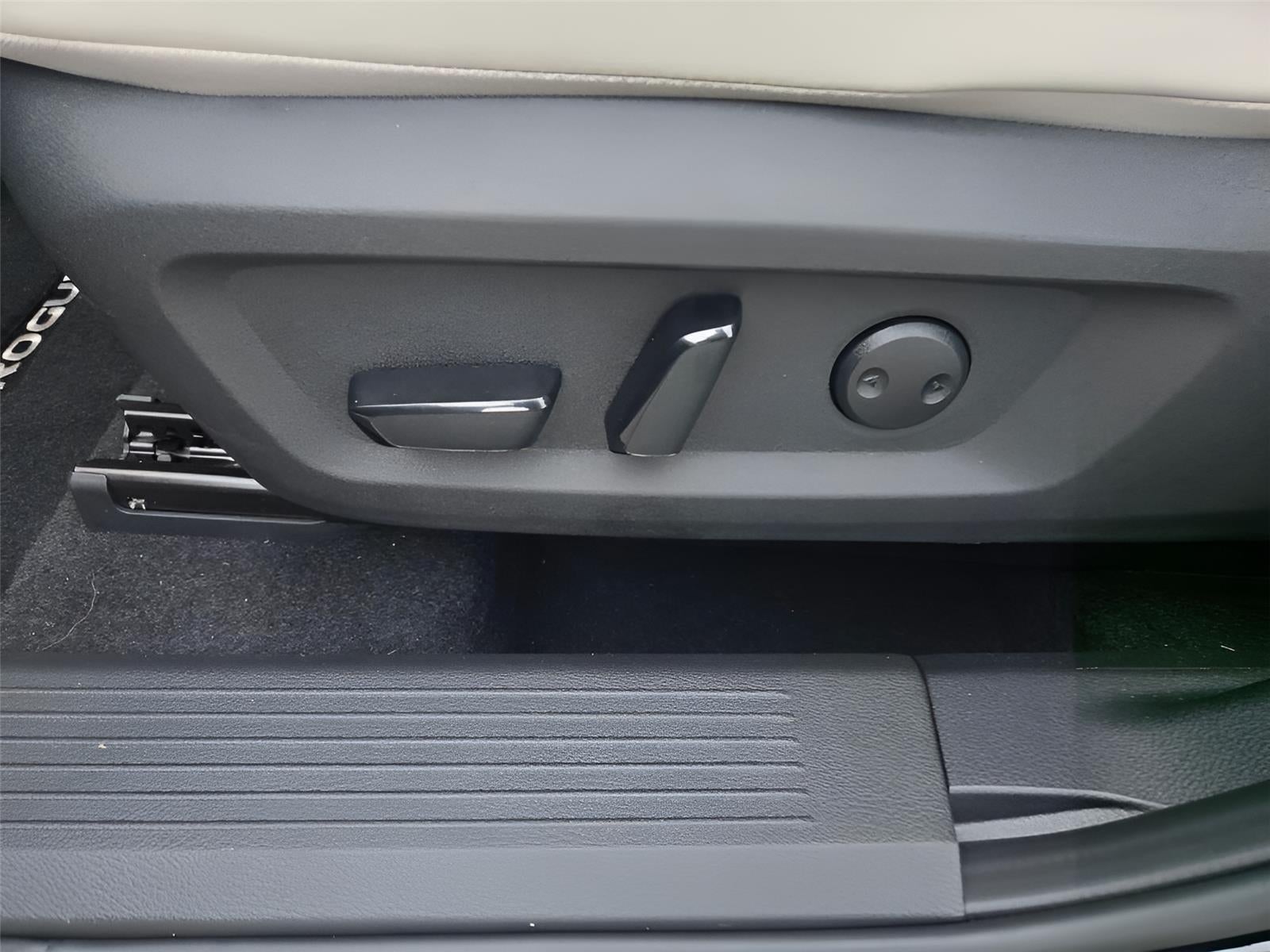 2026 Nissan Rogue Dark Armor 17