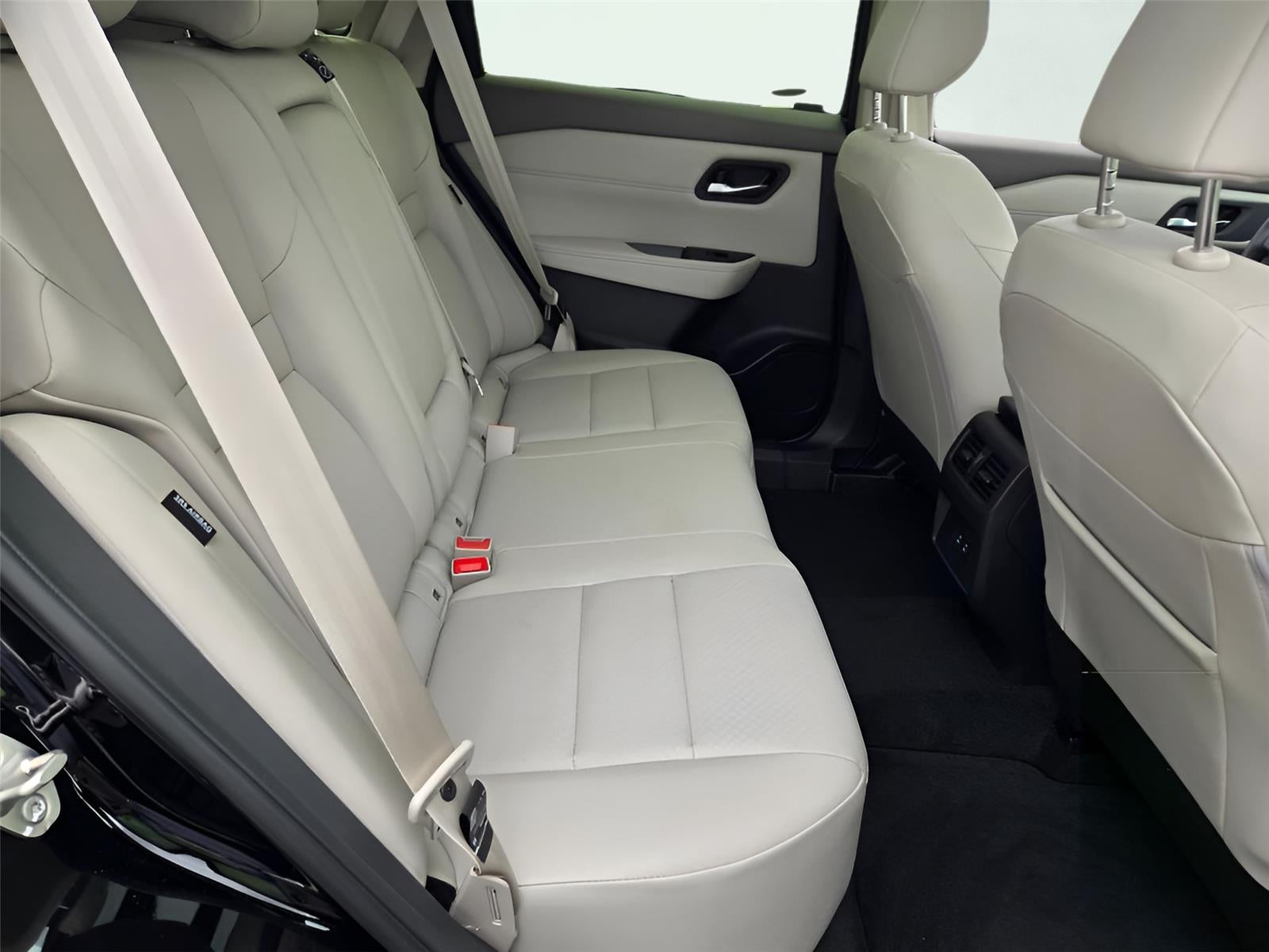 2026 Nissan Rogue Dark Armor 8